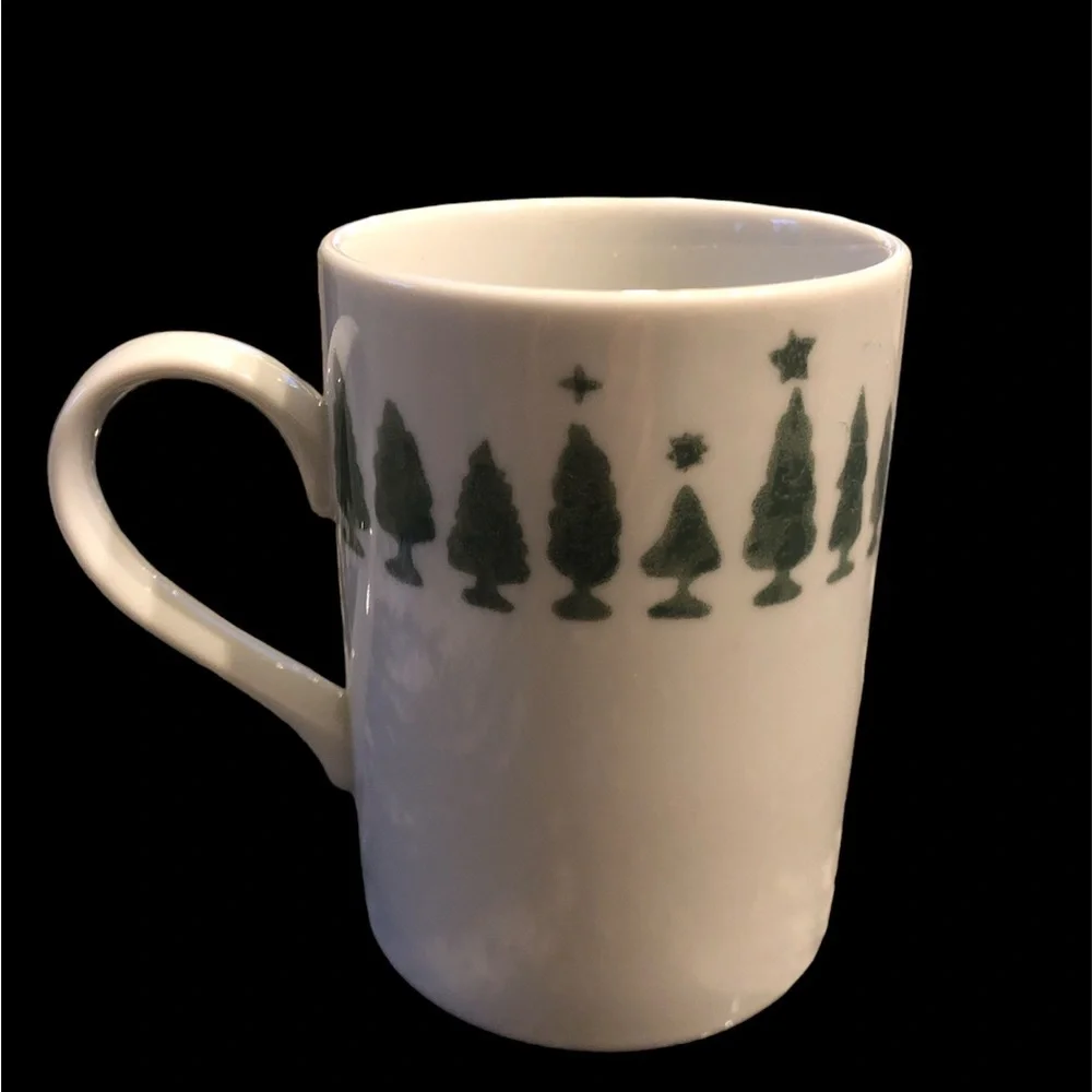 Crate & Barrel adorable Christmas tree mug 🎄